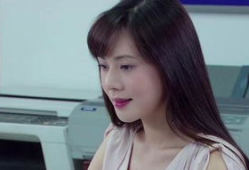 美女的胸给男人玩视频,美女胸型互动视频，男性观众福利大放送！